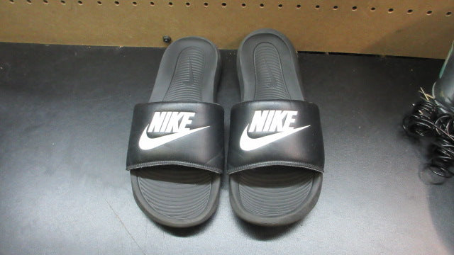 Load image into Gallery viewer, Used Nike Slides - Size 9
