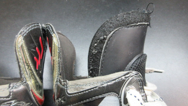 Load image into Gallery viewer, Used Bauer APX Vapor SR Hockey Skates - Size 8
