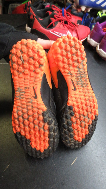 Load image into Gallery viewer, Used Nike Bomba Indoor Soccer Shoes - Size 5

