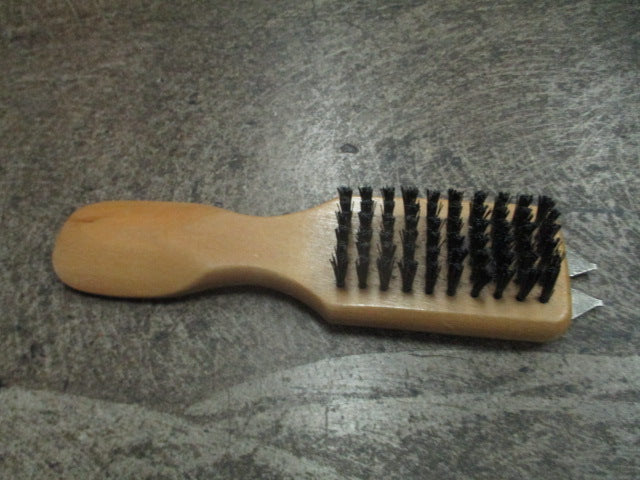 Load image into Gallery viewer, Used Wood Handle Golf Cleaning Brush
