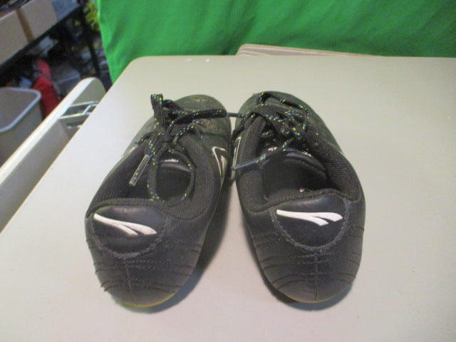 Load image into Gallery viewer, Used Puma Size 12 Kids Soccer Cleats
