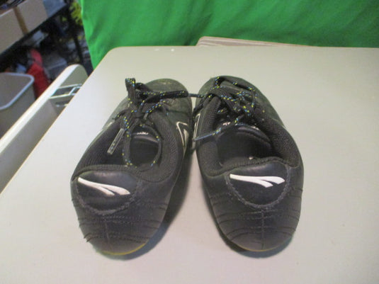 Used Puma Size 12 Kids Soccer Cleats