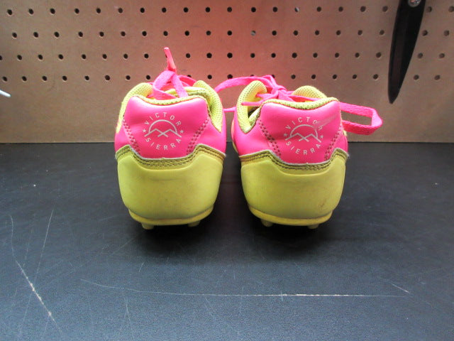 Load image into Gallery viewer, Used Victor Sierra Kids Cattura MD Soccer Cleats - Size 5.5
