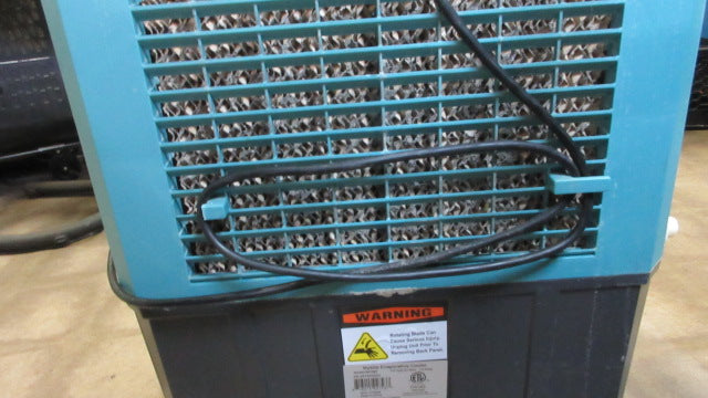 Load image into Gallery viewer, Used Hessaire MC26A Protable Evaporative Cooler - small wear
