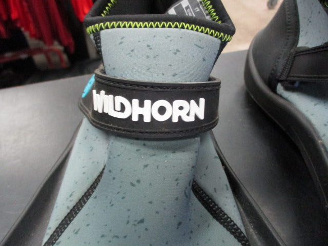 Load image into Gallery viewer, Used Wildhorn 16&quot; Size 12 Scuba Fins
