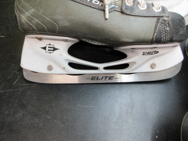Load image into Gallery viewer, Used Easton EQ3 Hockey Skates - Size 4.5
