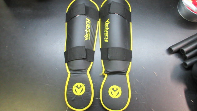 Load image into Gallery viewer, Used Victory Martial Arts Shin Guards - Size Small
