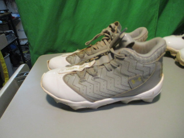 Load image into Gallery viewer, Used Under Armour BH Show Size Youth 5.5 Cleats
