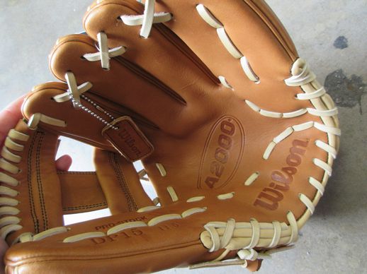 Load image into Gallery viewer, New Wilson A2000 Classic DP15 11.5" Leather Infield Glove - RHT

