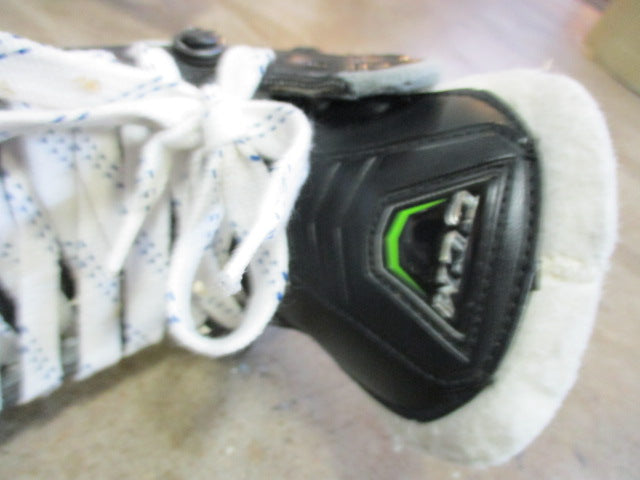 Load image into Gallery viewer, Used CCM 44k Hockey Skates Size 5
