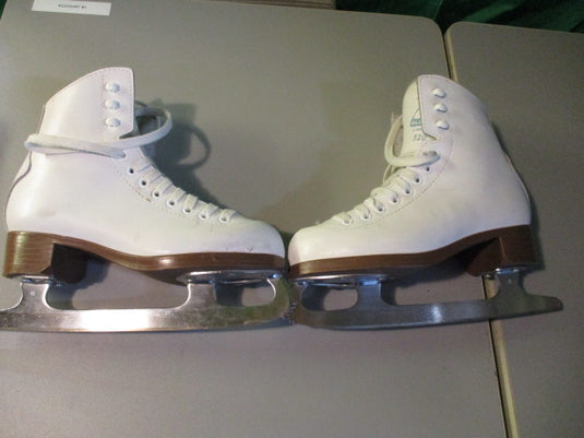 Used Jackson Glacier 520 Size 1 Figure Skates