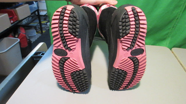 Load image into Gallery viewer, Used Sporto Leilani Winter Boots Youth Size 10 - Pink/ Black
