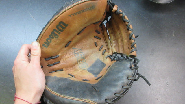 Load image into Gallery viewer, Used Wilson A500 11" Catchers Glove - RHT
