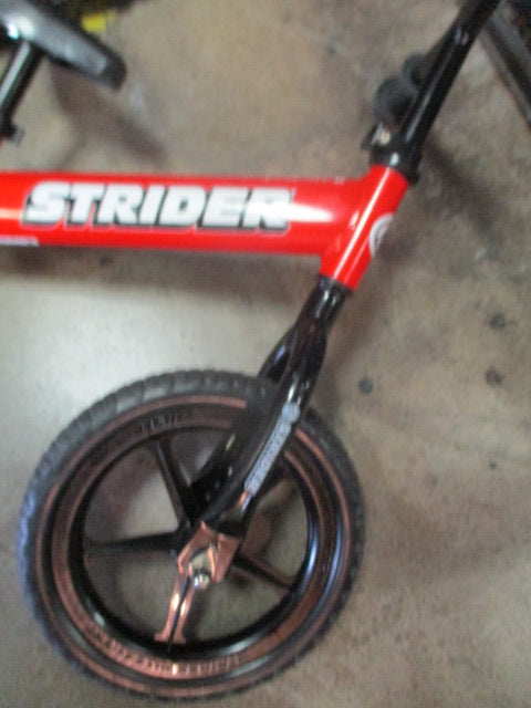 Load image into Gallery viewer, Used Strider Classic 12" Balance Bike
