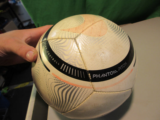 Used Nike Phantom Pitch Size 4 Soccer Ball