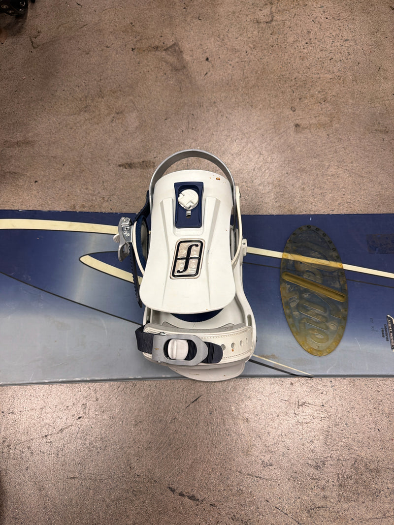 Load image into Gallery viewer, Used Oxygen Globe 55 157cm Snowboard w/ Forum Bindings
