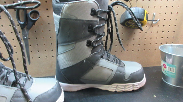 Load image into Gallery viewer, Used DC Faze 2022 Snowboarding Boots - Size 9.5
