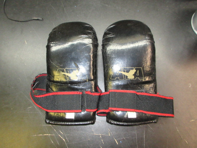 Load image into Gallery viewer, Used ATA Sparring Gloves - Size Youth Medium

