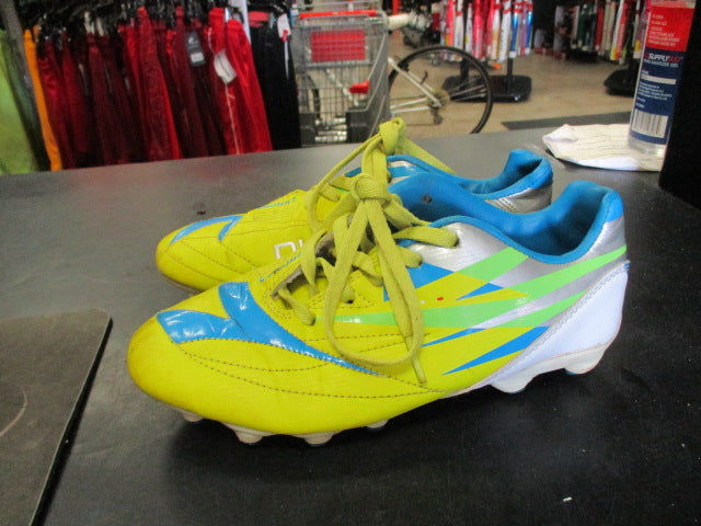 Load image into Gallery viewer, Used Diadora Verona 2 Size 2 Soccer Cleats
