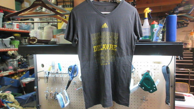 Load image into Gallery viewer, Adidas Delaware Blue Hens Short Sleeve Shirt - Size Medium
