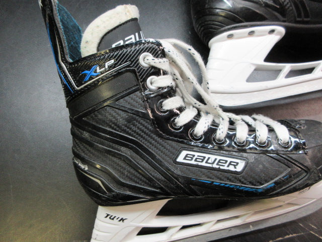 Load image into Gallery viewer, Used Bauer XLP Hockey Skate - Size 5
