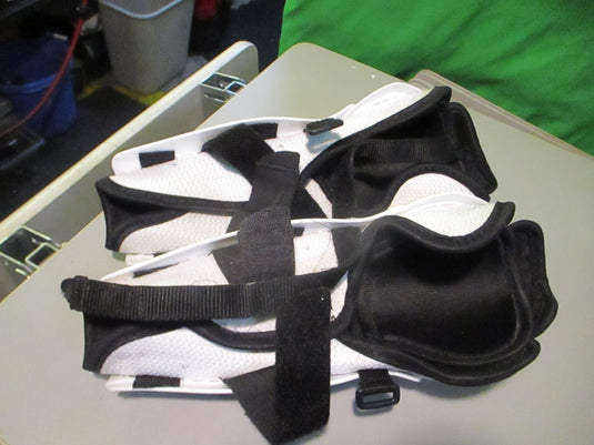 Used CCM LTP Youth 9" Hockey Shin Guards