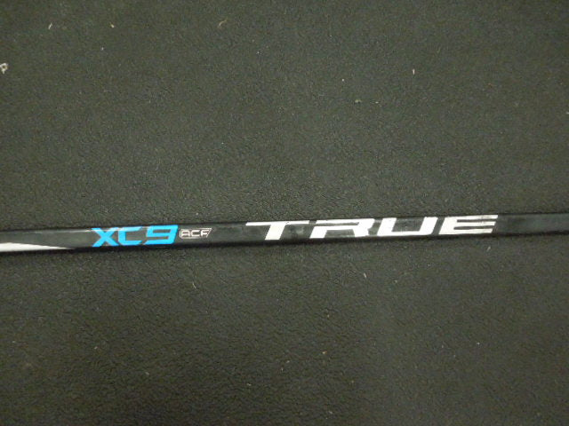 Load image into Gallery viewer, Used True XC9 ACF Right Hand Hockey Stick 30 Flex
