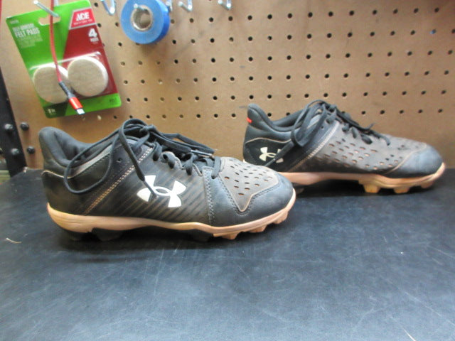Load image into Gallery viewer, Used Under Armour Boys' Leadoff Low RM Jr. Baseball Cleats - Size Youth 4.5
