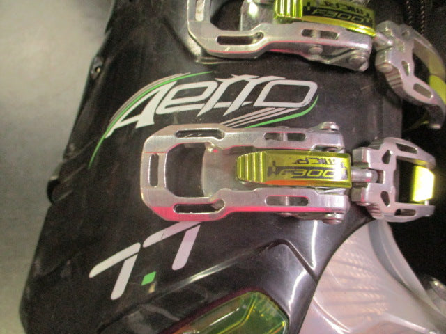 Load image into Gallery viewer, Used Dalbello Aerro 7.7 Ski Boots Size 26.5 (8.5)
