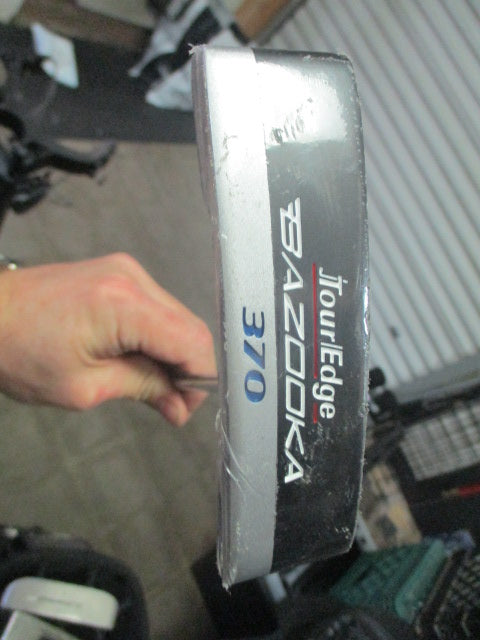 Load image into Gallery viewer, Tour edge Bazooka 370 RH Putter
