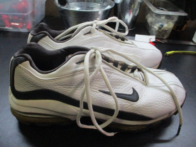 Load image into Gallery viewer, Used Nike Golf Shoes Size 8.5W
