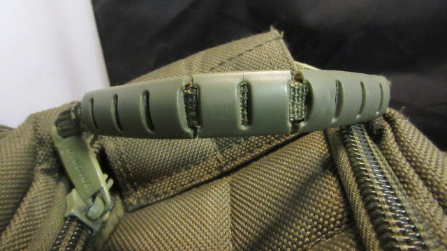 Load image into Gallery viewer, Used Explorer Green Range Bag - handle wear
