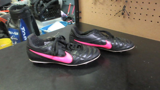 Used Nike Soccer Cleats Size Youth 4 - Black