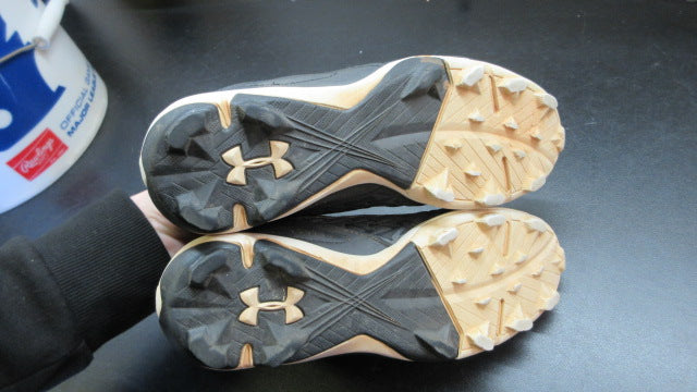 Load image into Gallery viewer, Used Under Armour Leadoff Low Baseball Cleats - Size Youth 3.5
