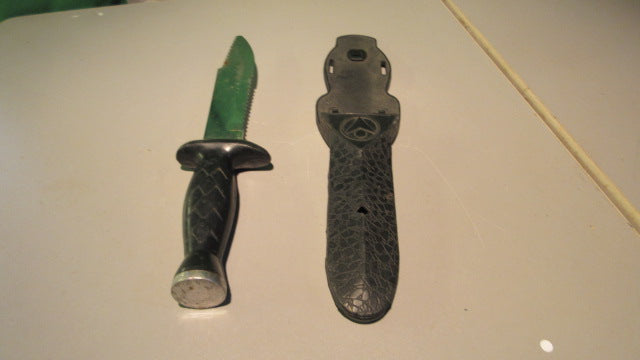 Load image into Gallery viewer, Vintage TABATA 10&quot; Dive Kniife With Sheath
