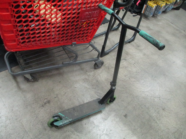 Load image into Gallery viewer, Used Lucky Crew Complete Trick Scooter
