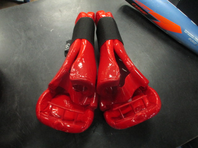 Load image into Gallery viewer, Used Sparring Gloves in Red
