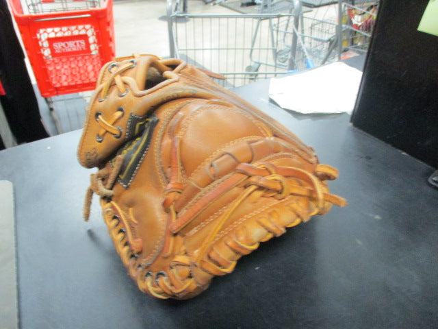 Load image into Gallery viewer, Used Wilson A2510 Leather Catchers Glove
