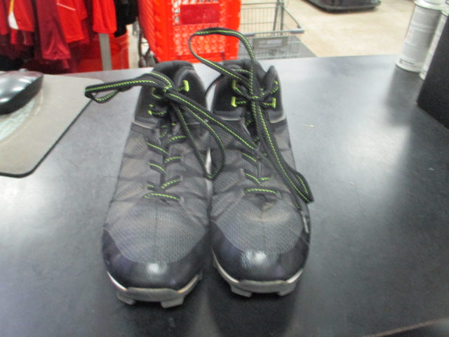 Load image into Gallery viewer, Used Riddell Size 4 Football Cleats
