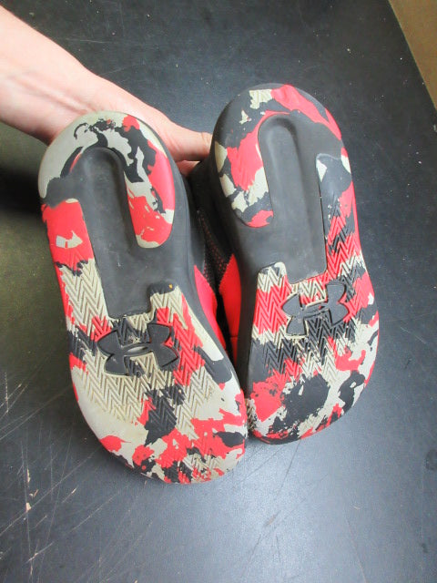 Load image into Gallery viewer, Used Under Armour Lockdown 5 Basketball Shoes - Size Youth 2.5
