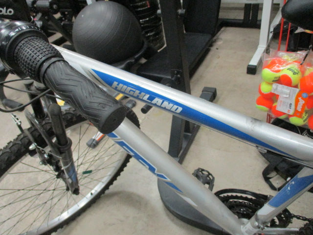 Load image into Gallery viewer, Used Huffy Highland 26" 21 Speed Mountain Bike Back Wheel Is Bent
