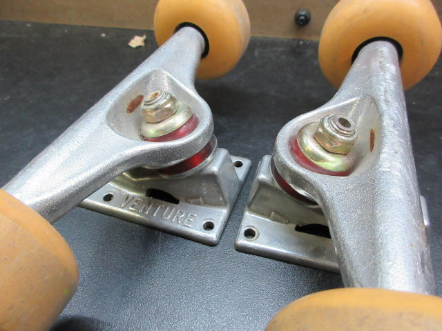 Load image into Gallery viewer, Used Industrial SkateShop Venture Skateboard Trucks
