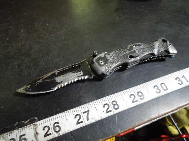 Load image into Gallery viewer, Used Smith &amp; Wesson Black Ops 6" Fold Out Pocket Knife
