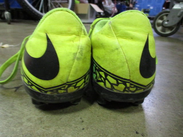 Load image into Gallery viewer, Used Nike Hypervenom Soccer Shoes Size 4Y
