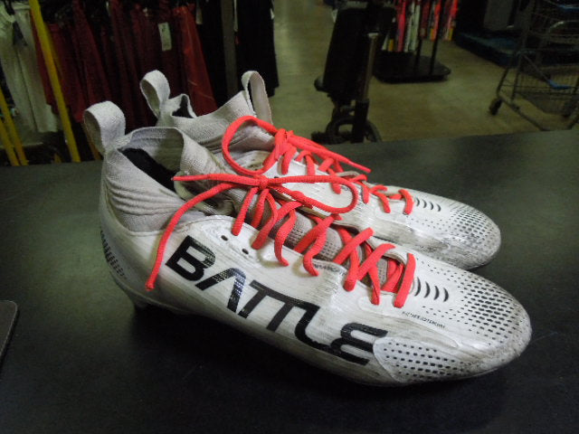 Load image into Gallery viewer, Used Battle Sports AstroFly Football Cleats Size 10.5
