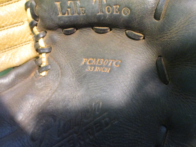 Load image into Gallery viewer, Used Rawlings Player prefered 33&quot; Catchers Glove - RHT
