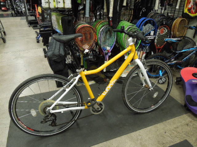 Load image into Gallery viewer, Used Woom 5 24" Wheel Kids Bike in Yellow
