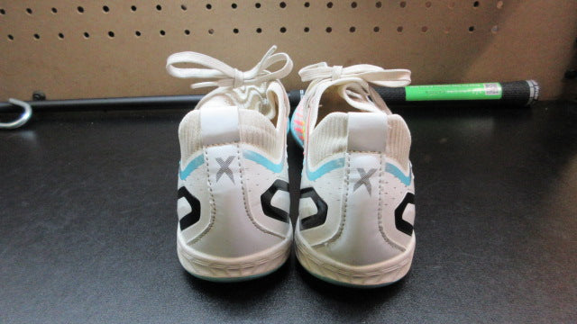 Load image into Gallery viewer, Used Indoor Soccer Shoes - Size 8.5 Wom/7 Men
