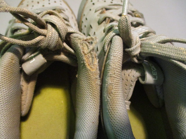 Load image into Gallery viewer, Used Under Armour Leadoff Size Youth 3 Cleats
