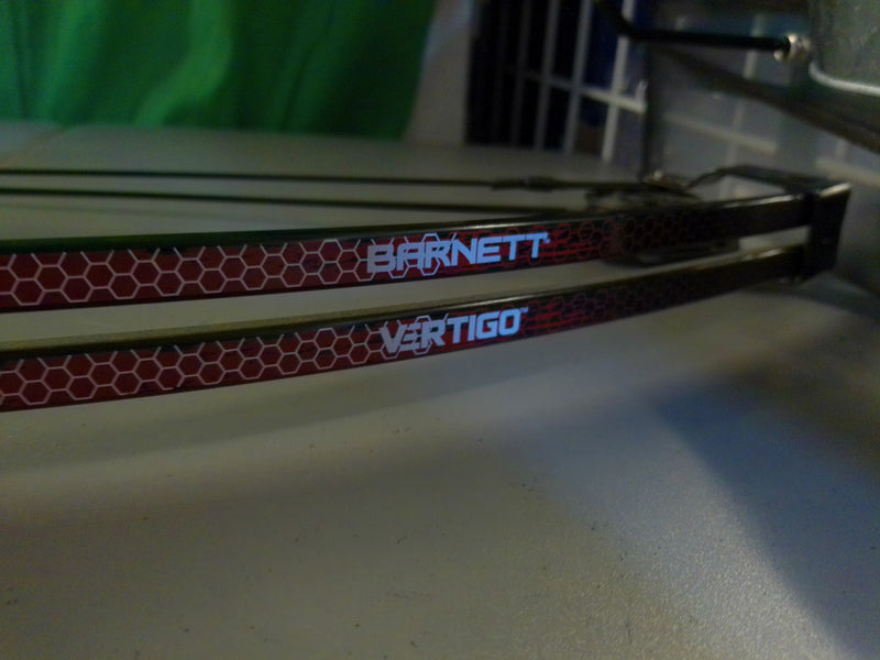 Load image into Gallery viewer, Used Barnett Vertigo Youth RH 39&quot; Red Compound Bow
